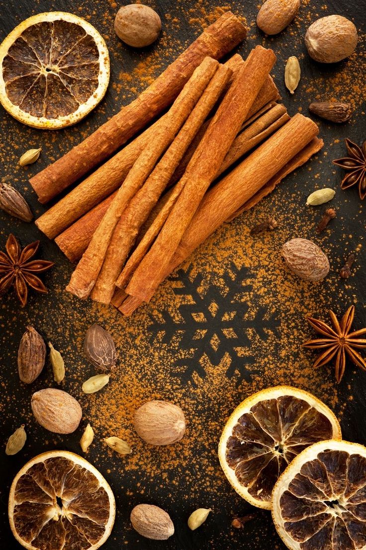 Clinomania- A cinnamon Scented Candle