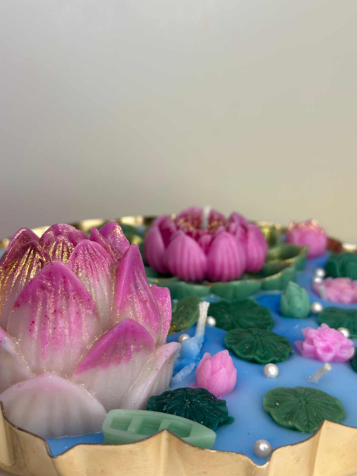 Lotus Pond Scented Urli  Candle – A Blooming Escape