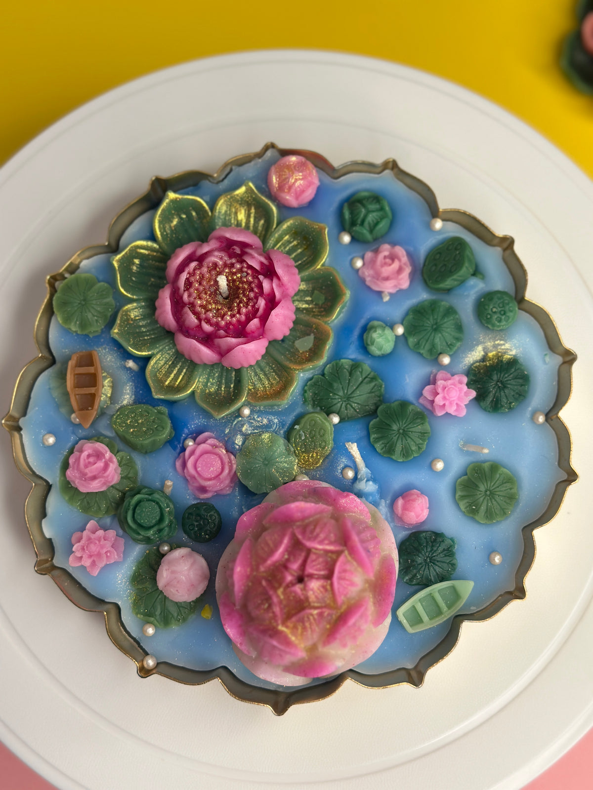 Lotus Pond Scented Urli  Candle – A Blooming Escape