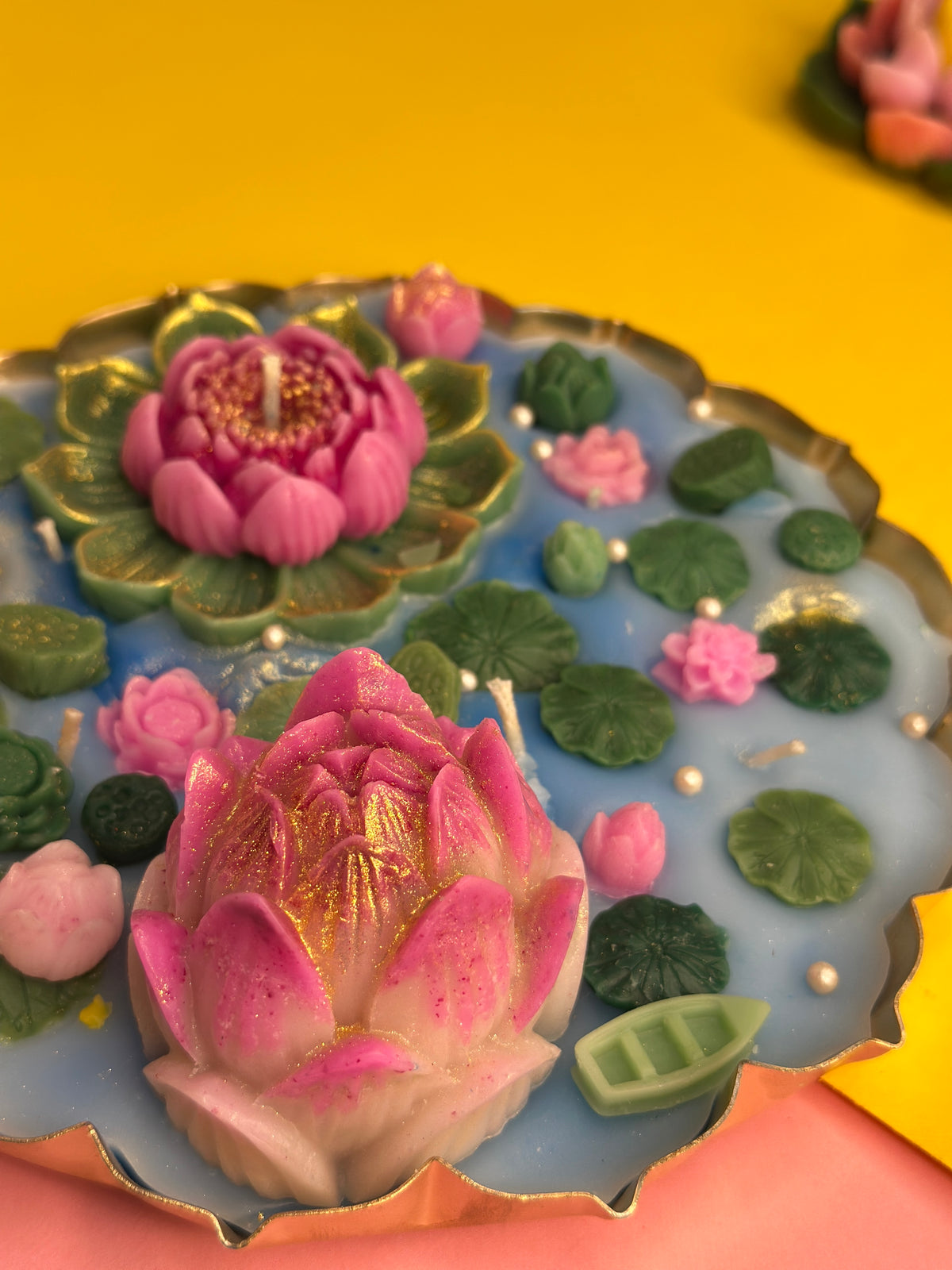 Lotus Pond Scented Urli  Candle – A Blooming Escape