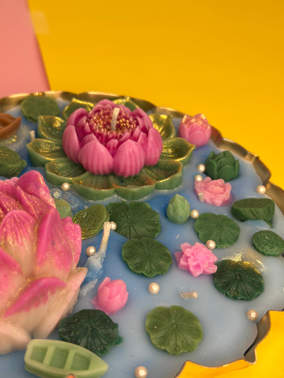 Lotus Pond Scented Urli  Candle – A Blooming Escape