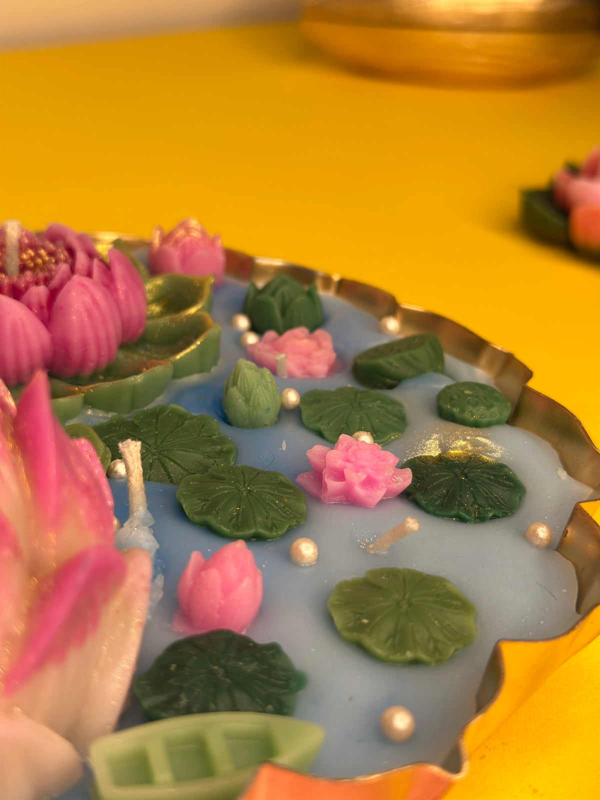 Lotus Pond Scented Urli  Candle – A Blooming Escape