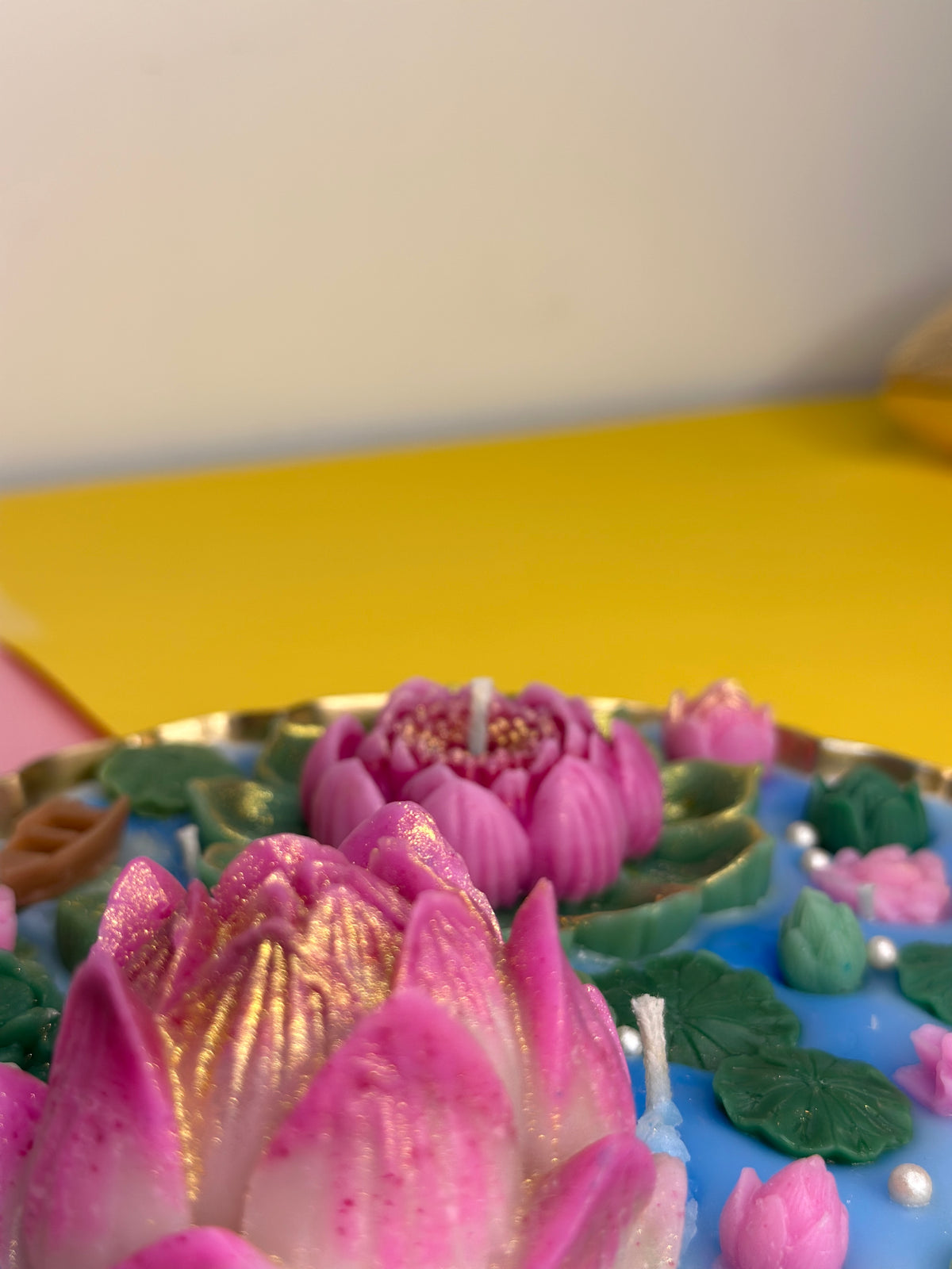 Lotus Pond Scented Urli  Candle – A Blooming Escape