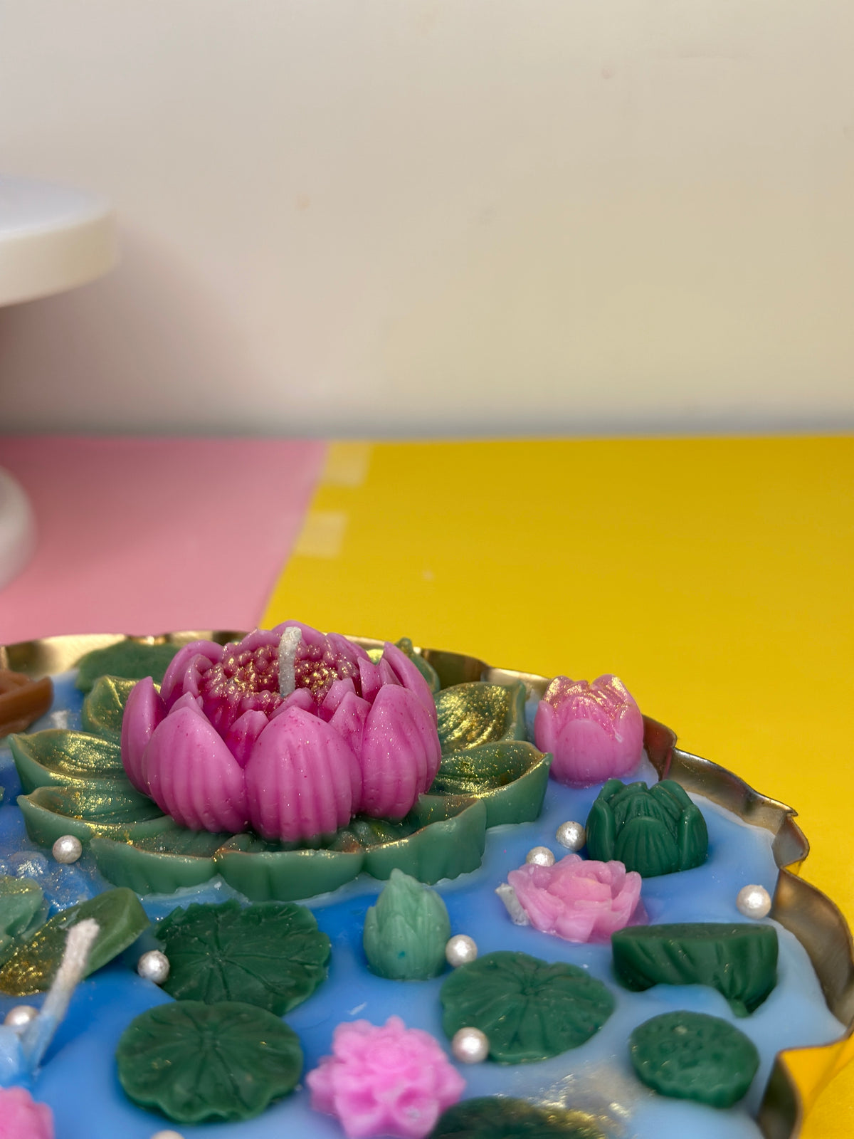 Lotus Pond Scented Urli  Candle – A Blooming Escape